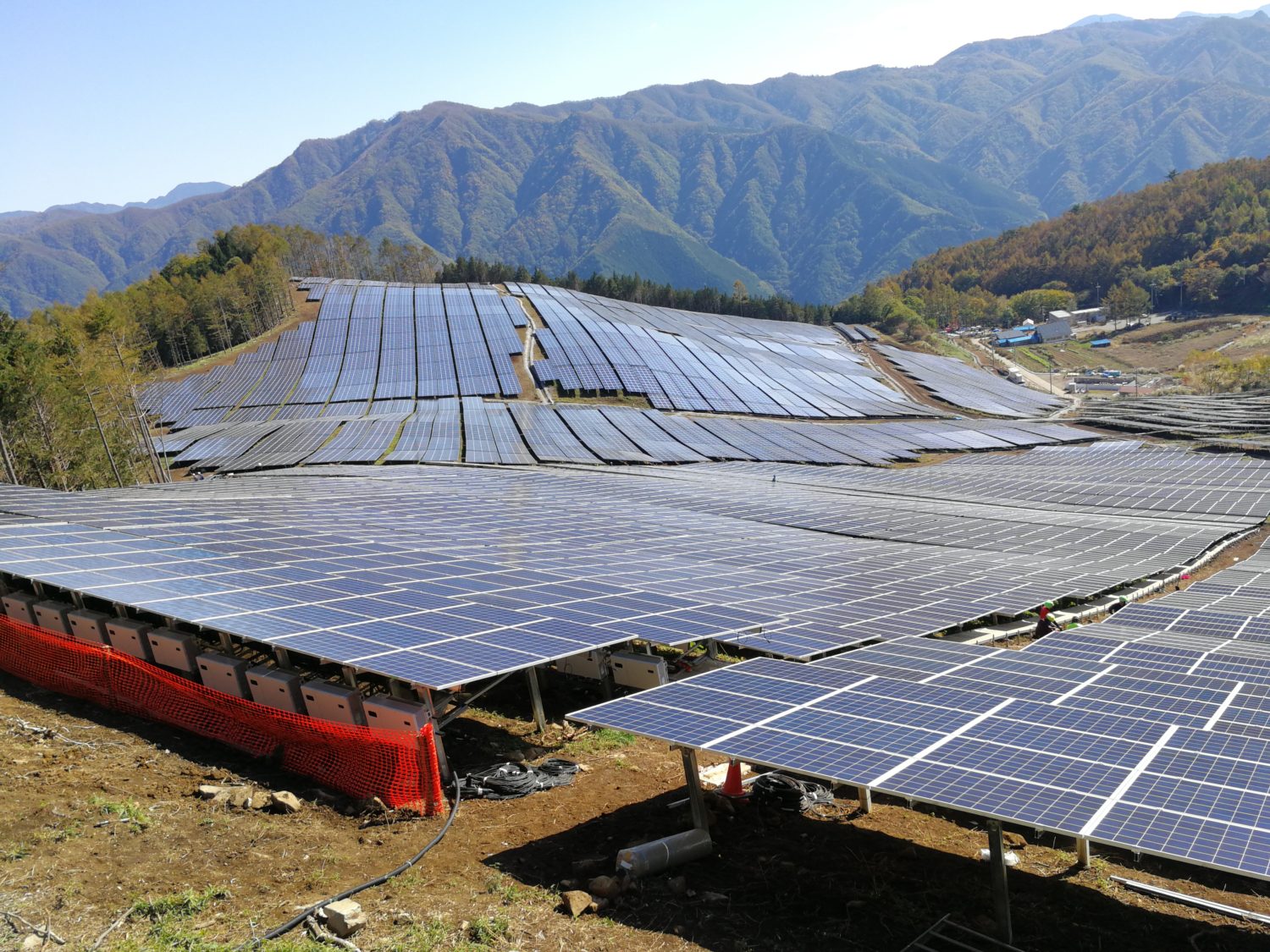 山梨太陽光発電（総受電14メガ）